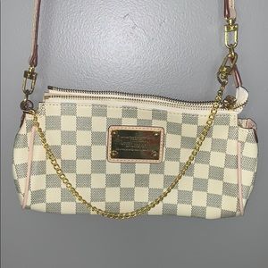 Non - Authentic purse